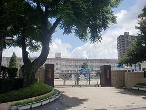 【周辺】　鹿児島市立伊敷中学校：744m