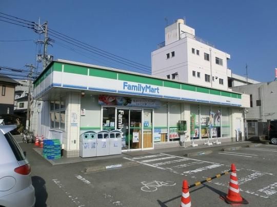 【周辺】　ファミリーマート草牟田町店：131m